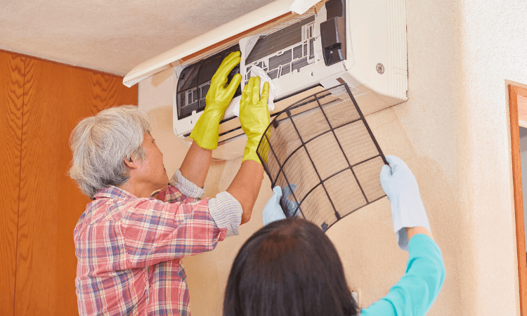 Perbedaan Deep Cleaning AC